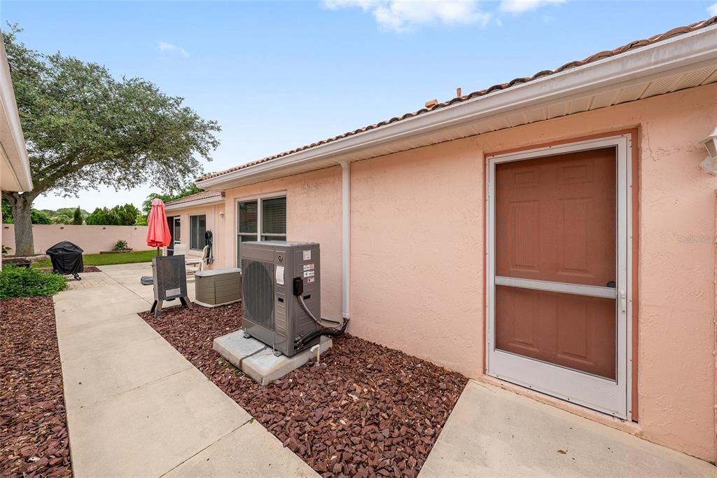 Active With Contract: $299,900 (2 beds, 2 baths, 1230 Square Feet)