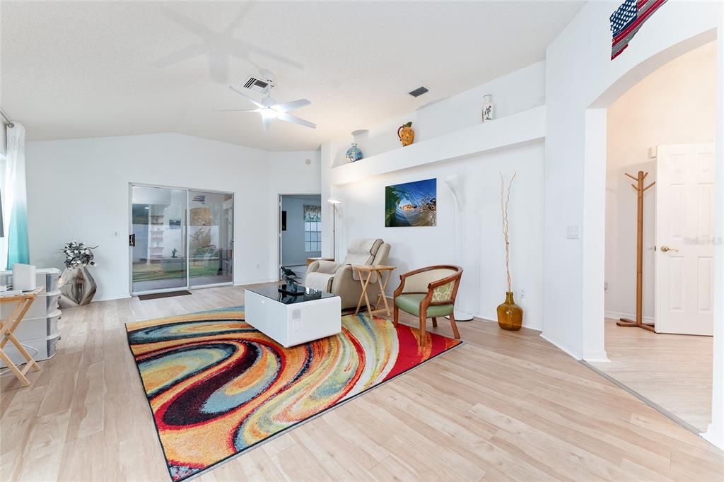 Active With Contract: $299,900 (2 beds, 2 baths, 1230 Square Feet)