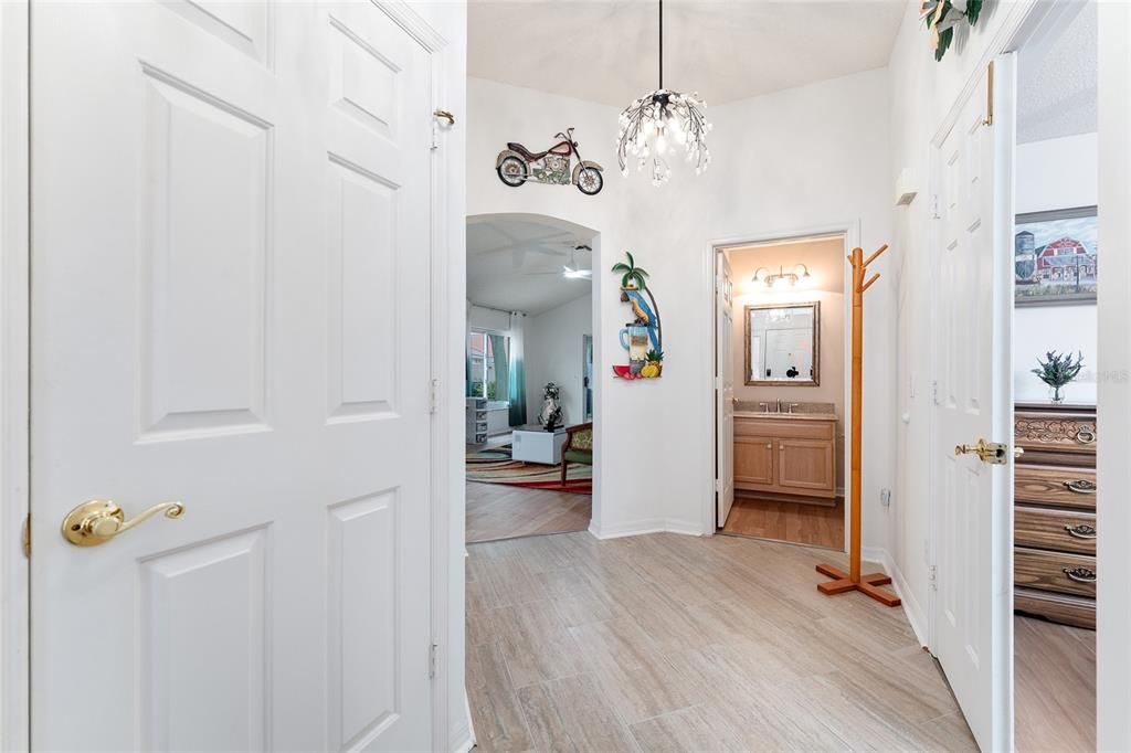 Active With Contract: $299,900 (2 beds, 2 baths, 1230 Square Feet)