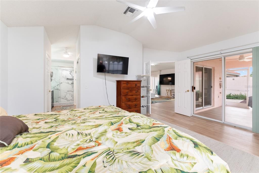 Active With Contract: $299,900 (2 beds, 2 baths, 1230 Square Feet)