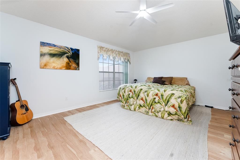 Active With Contract: $299,900 (2 beds, 2 baths, 1230 Square Feet)