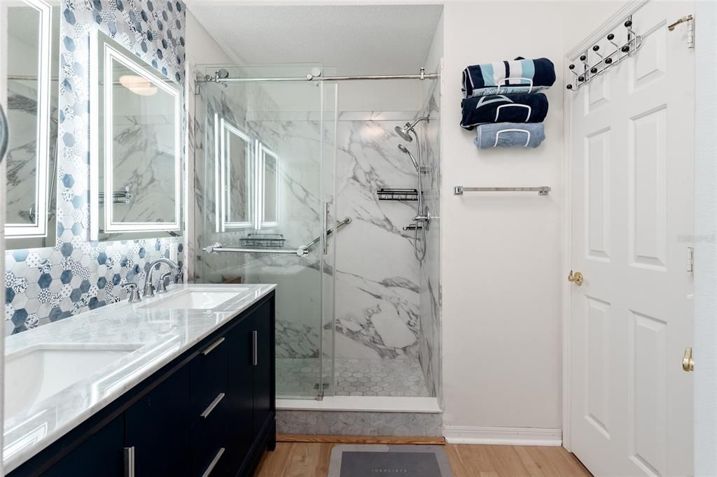 Active With Contract: $299,900 (2 beds, 2 baths, 1230 Square Feet)