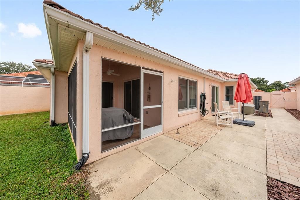 Active With Contract: $299,900 (2 beds, 2 baths, 1230 Square Feet)