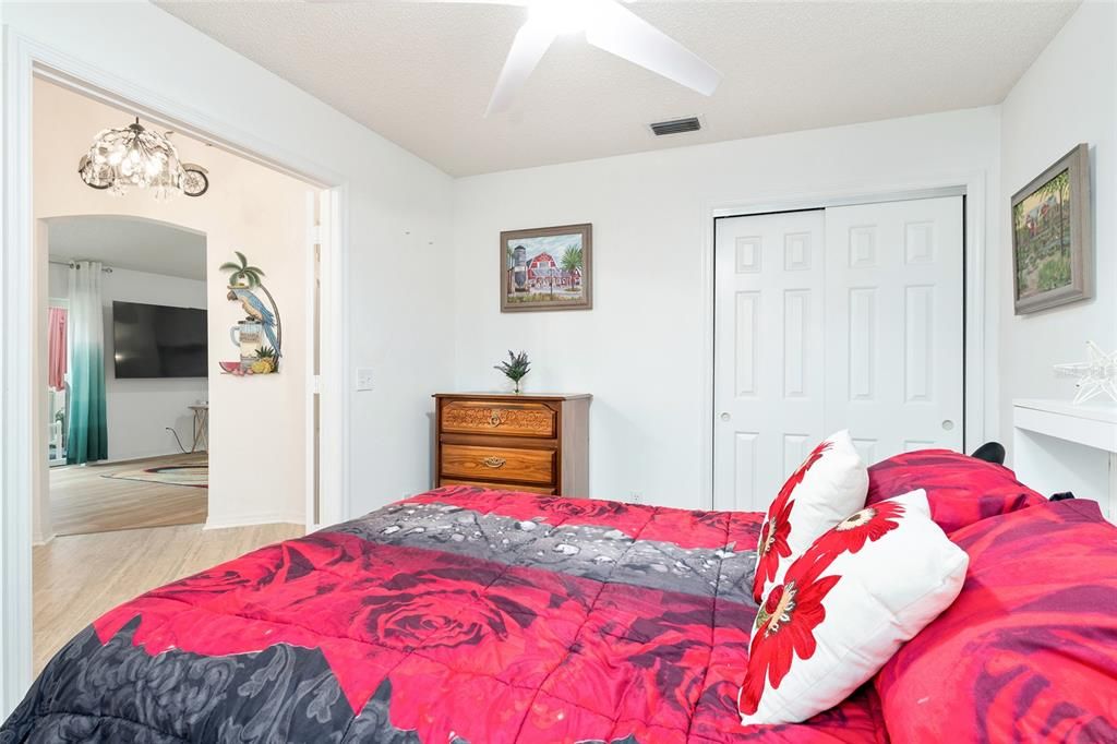 Active With Contract: $299,900 (2 beds, 2 baths, 1230 Square Feet)