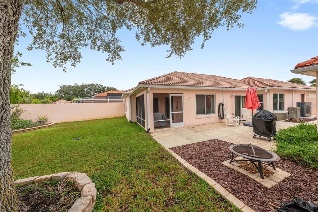 Active With Contract: $299,900 (2 beds, 2 baths, 1230 Square Feet)