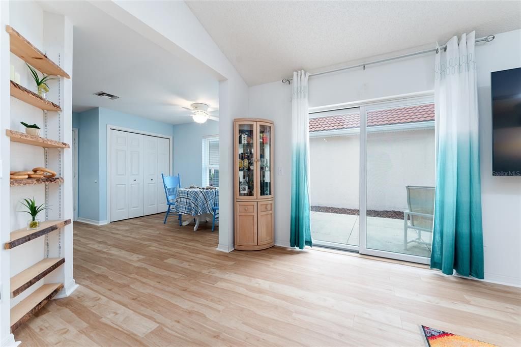 Active With Contract: $299,900 (2 beds, 2 baths, 1230 Square Feet)