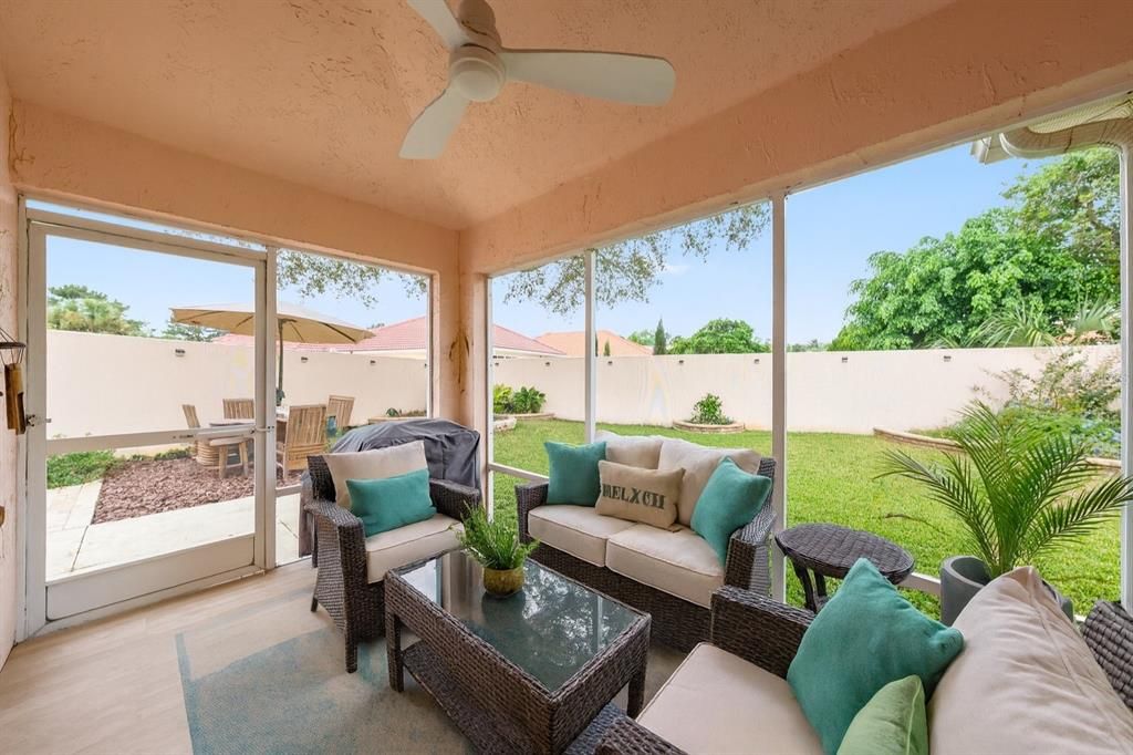 Active With Contract: $299,900 (2 beds, 2 baths, 1230 Square Feet)