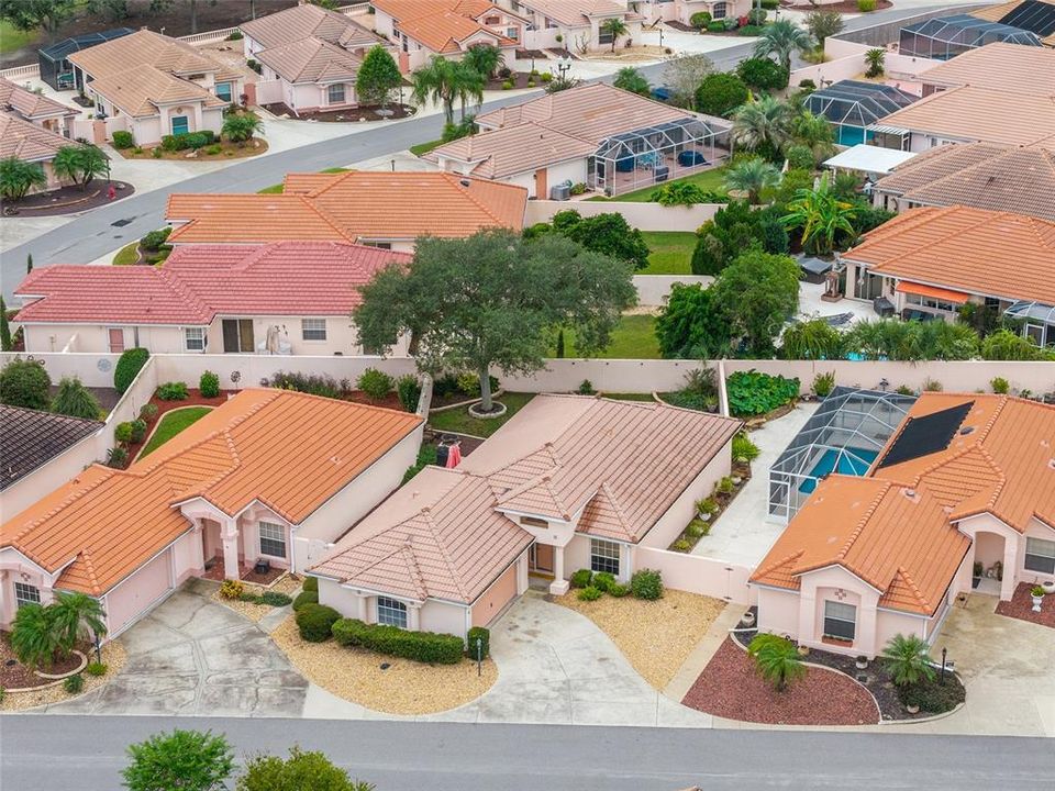 Active With Contract: $299,900 (2 beds, 2 baths, 1230 Square Feet)