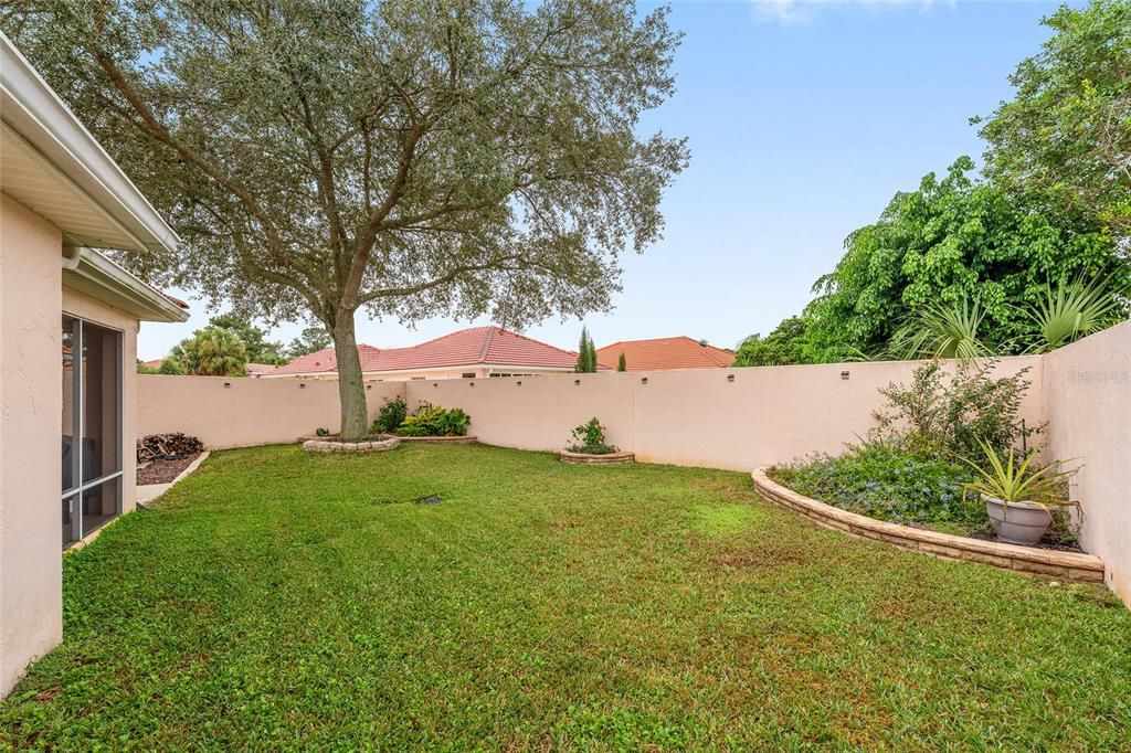 Active With Contract: $299,900 (2 beds, 2 baths, 1230 Square Feet)