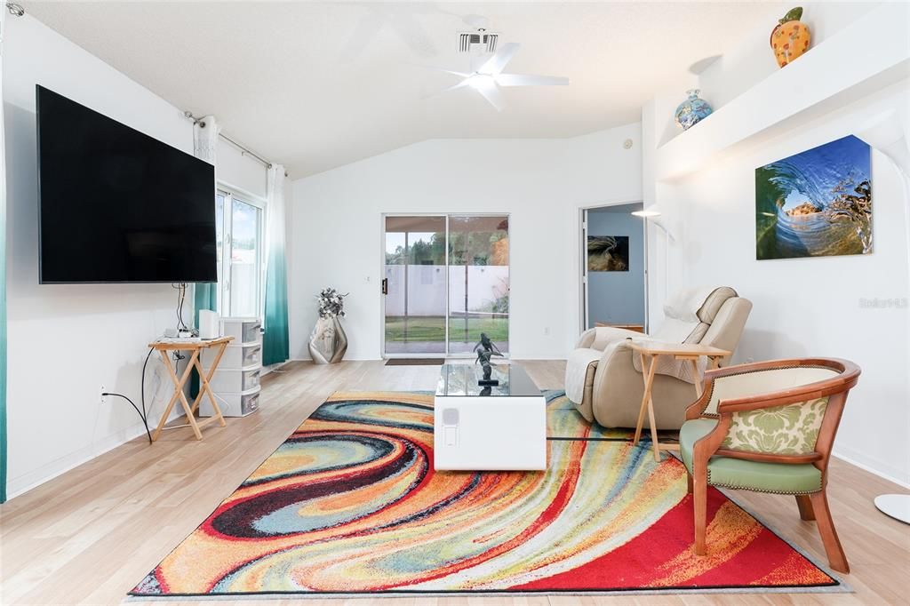 Active With Contract: $299,900 (2 beds, 2 baths, 1230 Square Feet)