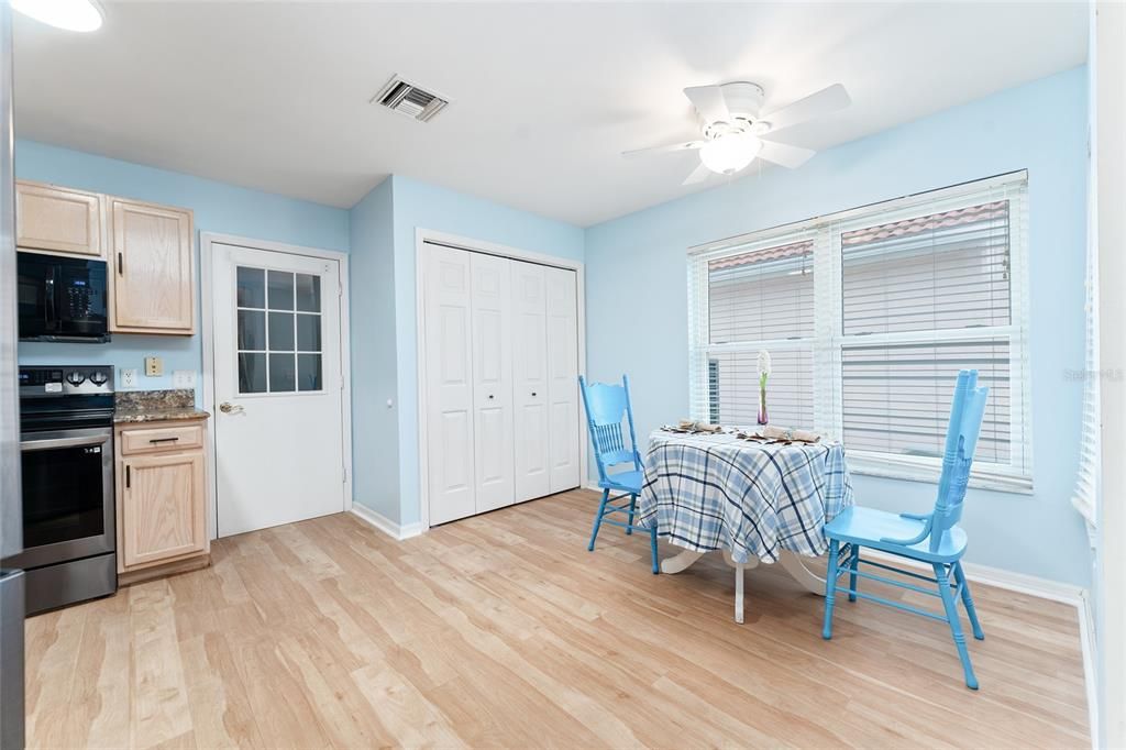 Active With Contract: $299,900 (2 beds, 2 baths, 1230 Square Feet)