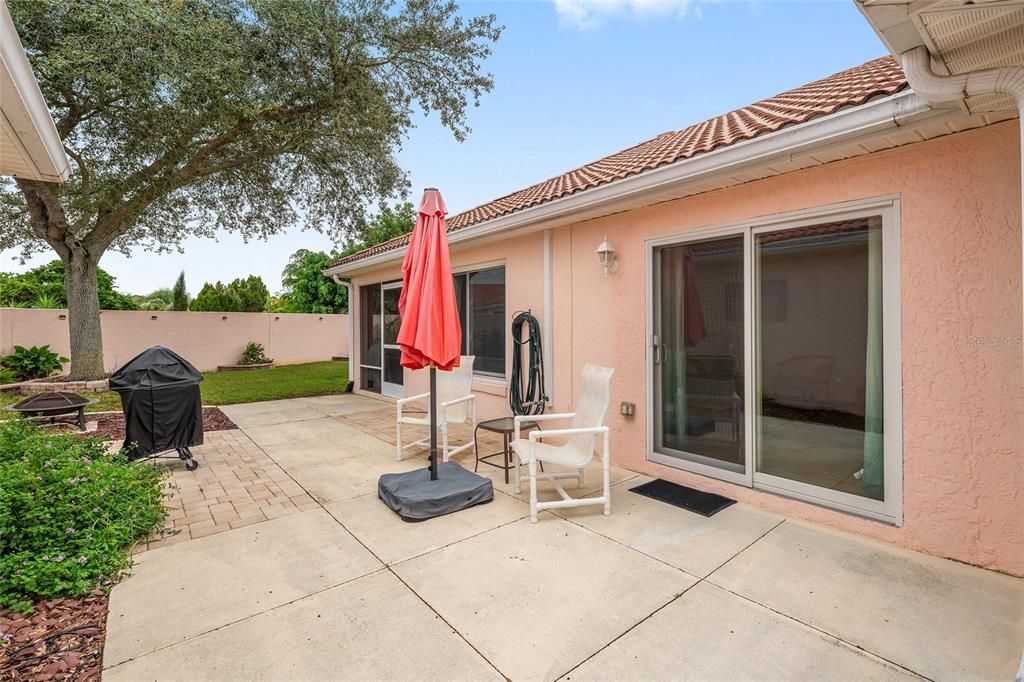 Active With Contract: $299,900 (2 beds, 2 baths, 1230 Square Feet)