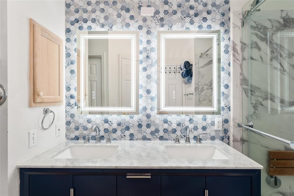 Active With Contract: $299,900 (2 beds, 2 baths, 1230 Square Feet)