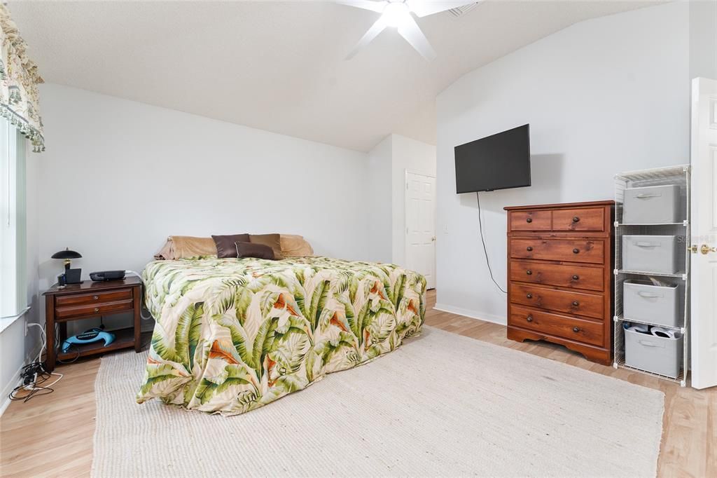 Active With Contract: $299,900 (2 beds, 2 baths, 1230 Square Feet)