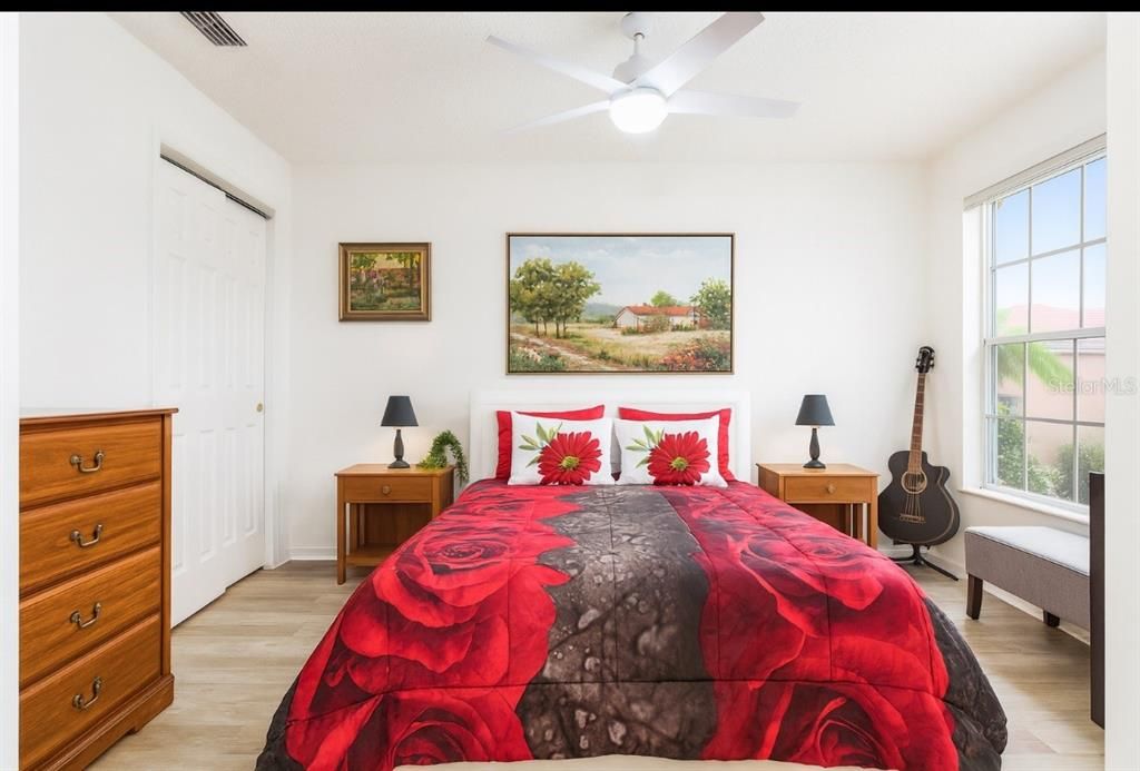 Active With Contract: $299,900 (2 beds, 2 baths, 1230 Square Feet)