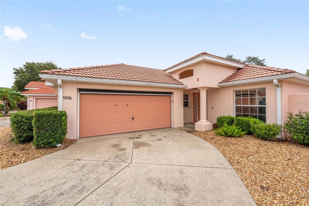 Active With Contract: $299,900 (2 beds, 2 baths, 1230 Square Feet)