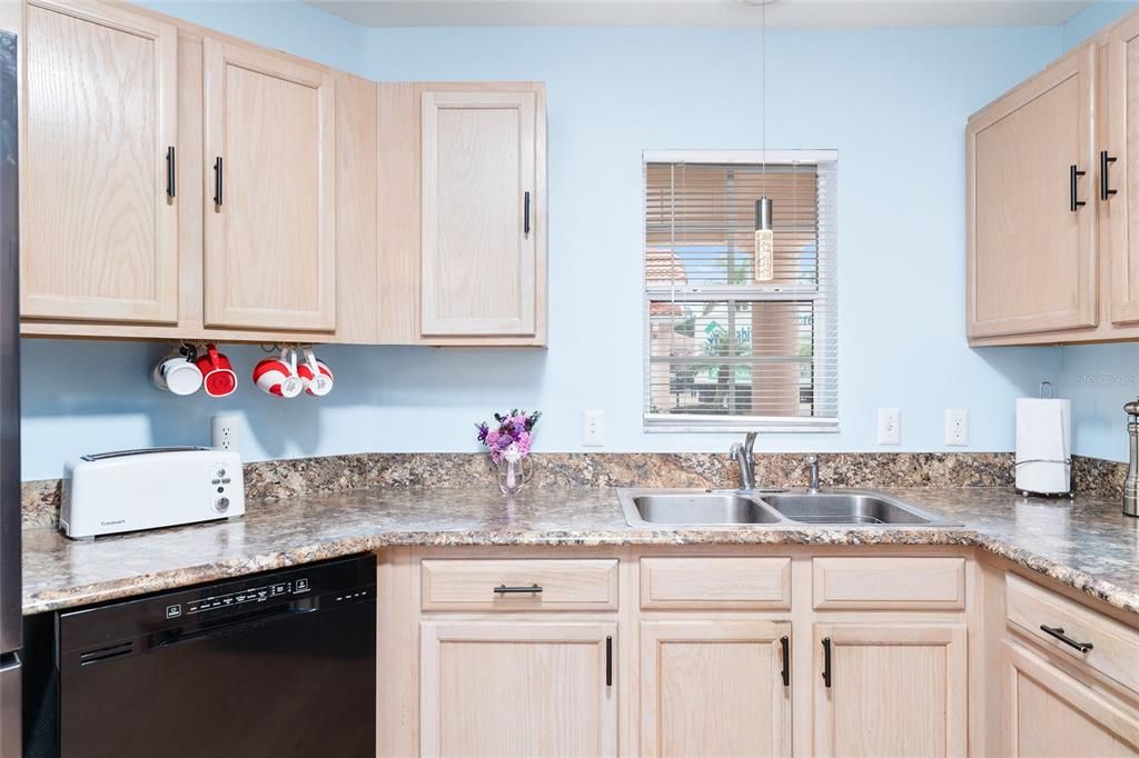 Active With Contract: $299,900 (2 beds, 2 baths, 1230 Square Feet)