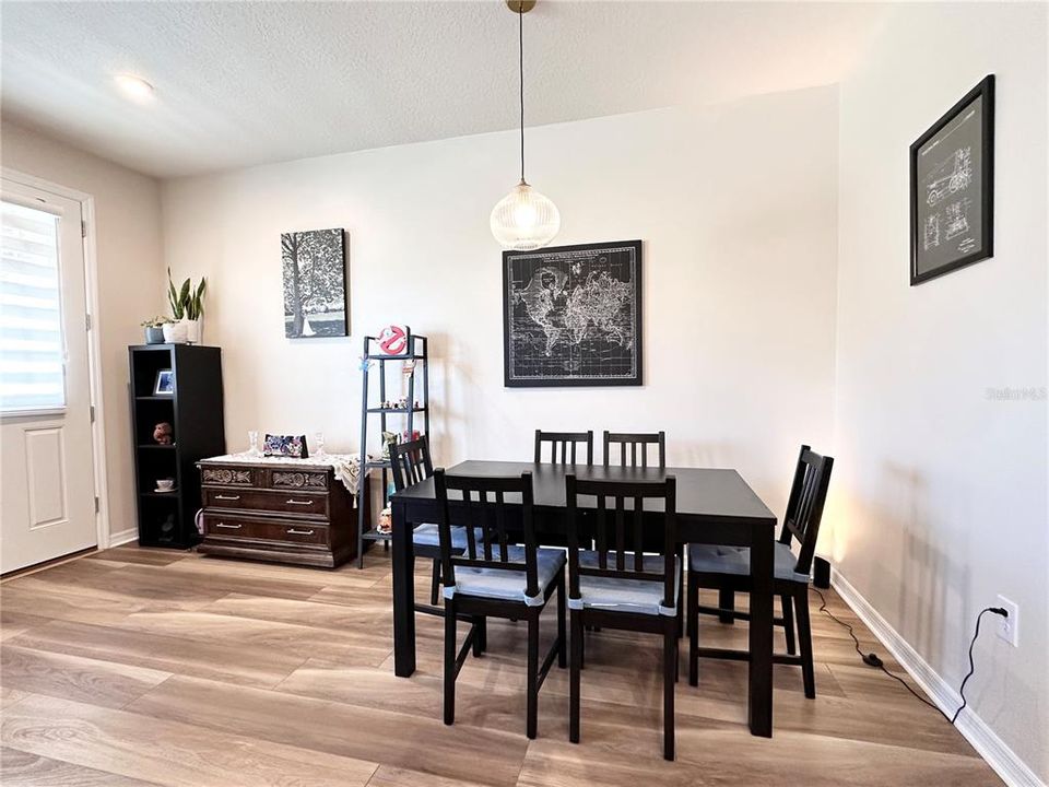 На продажу: $365,000 (3 спален, 2 ванн, 1484 Квадратных фут)