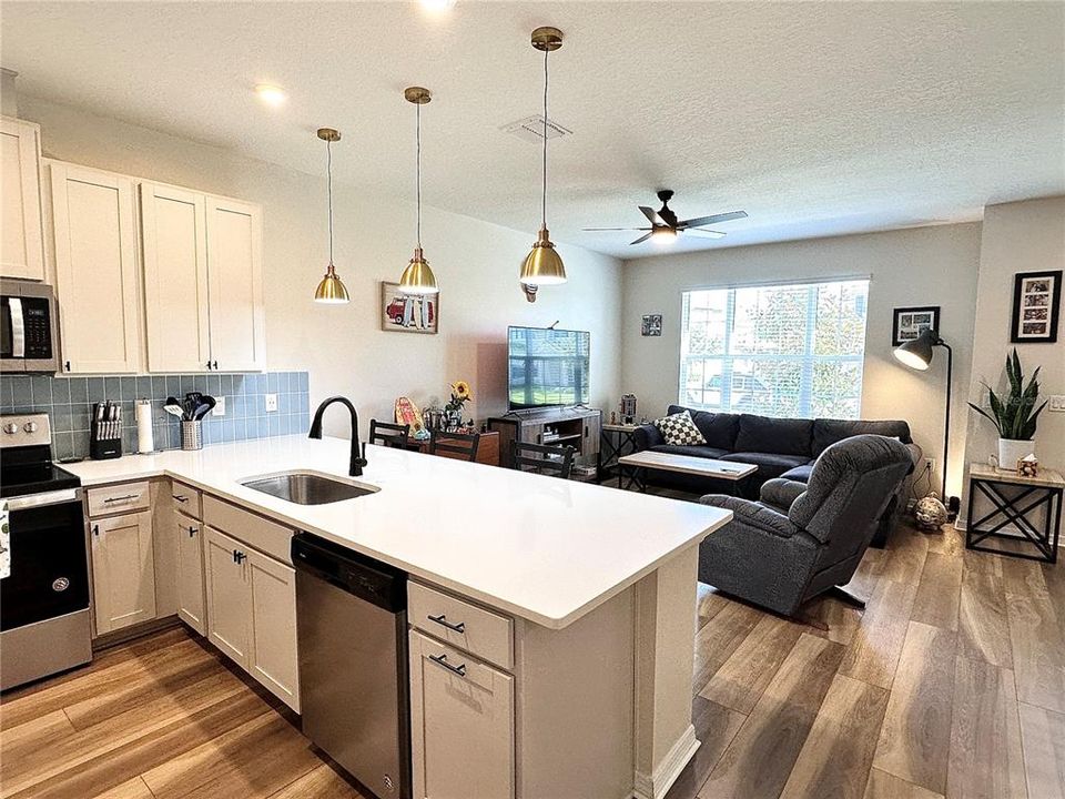 На продажу: $365,000 (3 спален, 2 ванн, 1484 Квадратных фут)