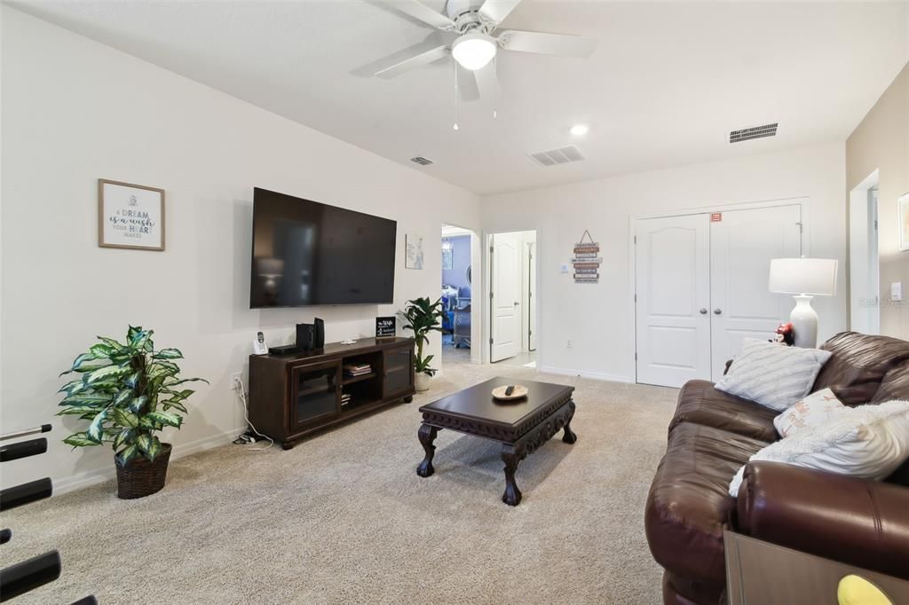 For Rent: $4,500 (7 beds, 5 baths, 3526 Square Feet)