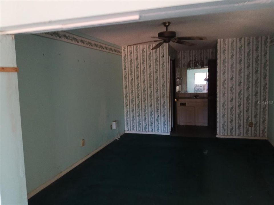 Под контрактом: $247,000 (3 спален, 2 ванн, 2410 Квадратных фут)