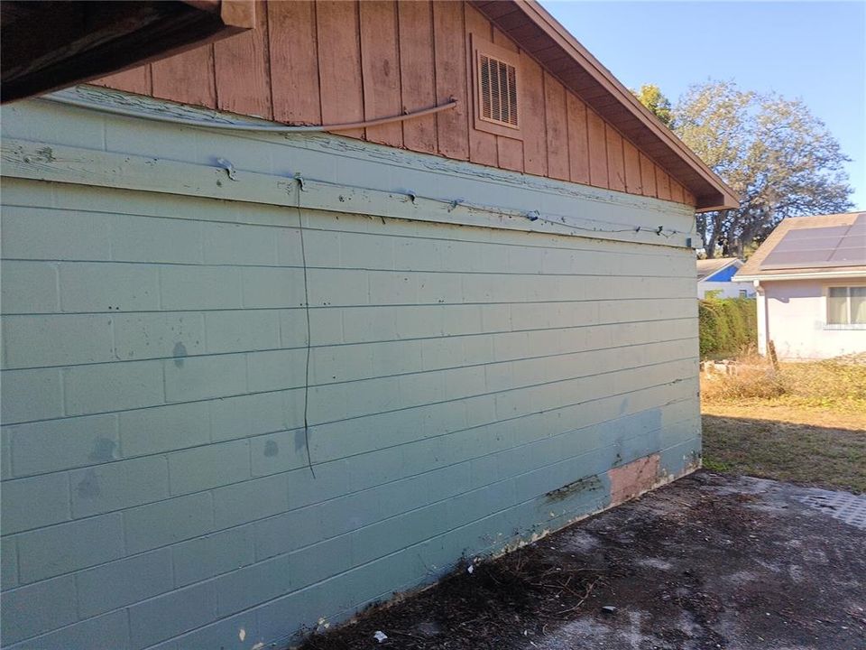 Под контрактом: $247,000 (3 спален, 2 ванн, 2410 Квадратных фут)