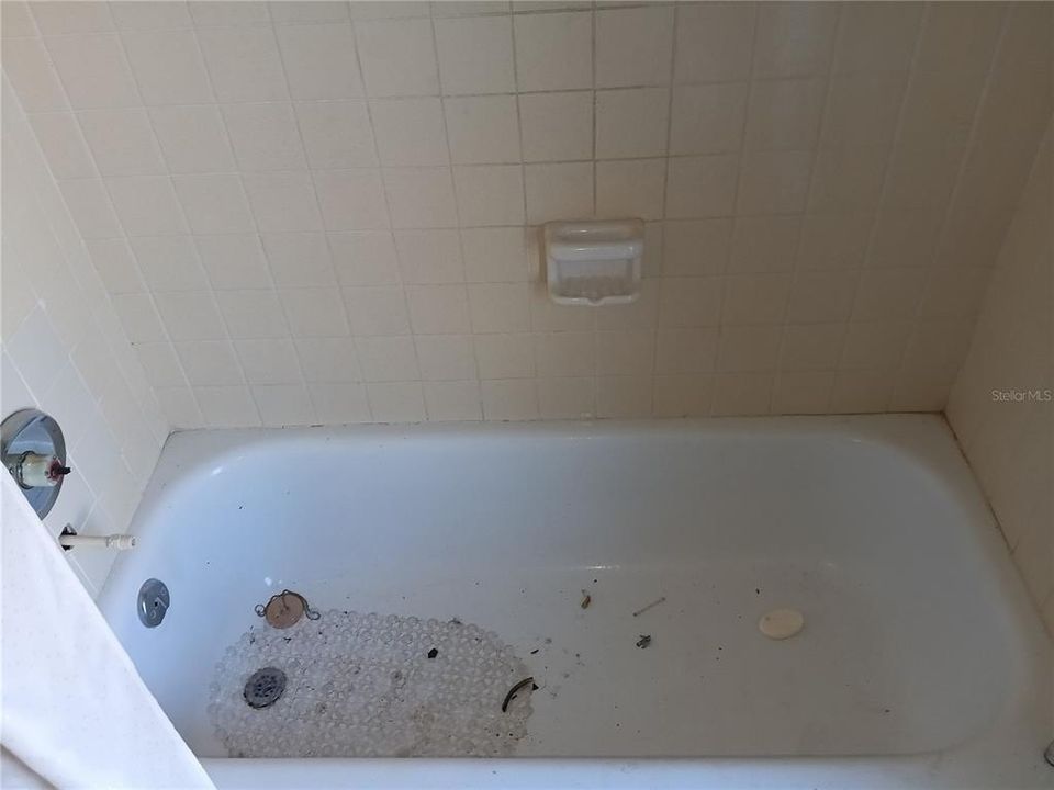 Под контрактом: $247,000 (3 спален, 2 ванн, 2410 Квадратных фут)