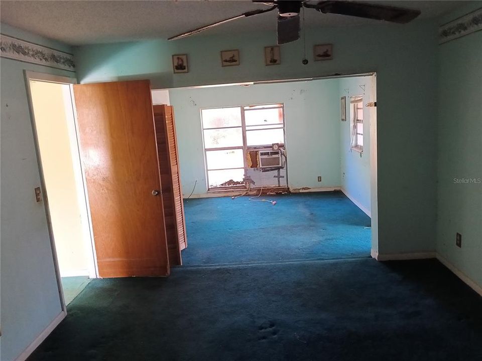 Под контрактом: $247,000 (3 спален, 2 ванн, 2410 Квадратных фут)