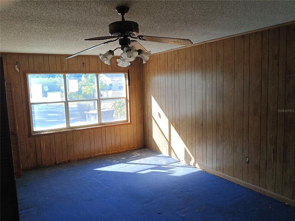 Под контрактом: $247,000 (3 спален, 2 ванн, 2410 Квадратных фут)