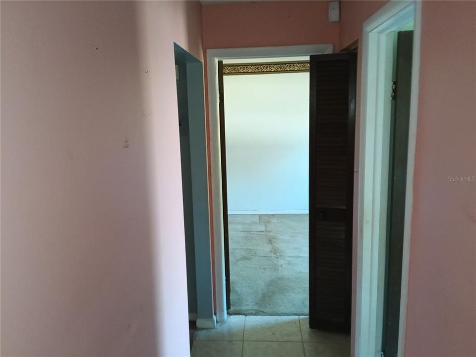 Под контрактом: $247,000 (3 спален, 2 ванн, 2410 Квадратных фут)