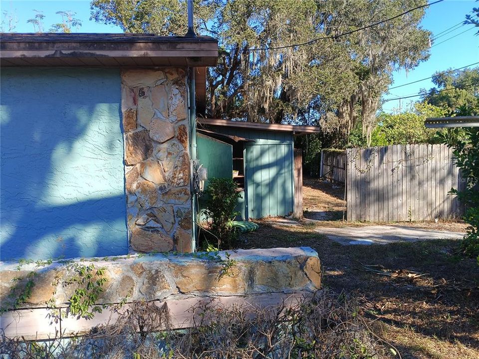 Под контрактом: $247,000 (3 спален, 2 ванн, 2410 Квадратных фут)