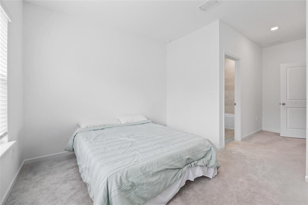 For Sale: $380,000 (4 beds, 3 baths, 2292 Square Feet)