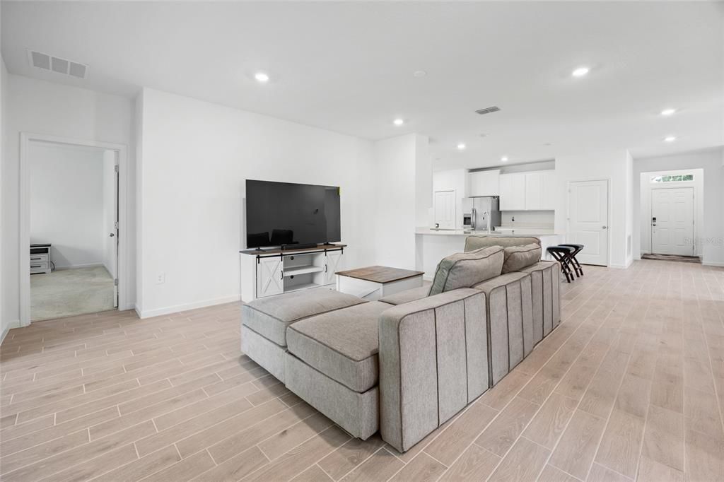 For Sale: $380,000 (4 beds, 3 baths, 2292 Square Feet)