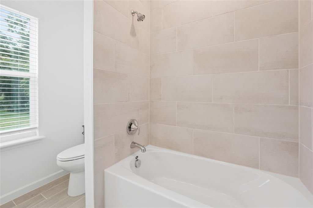 For Sale: $380,000 (4 beds, 3 baths, 2292 Square Feet)