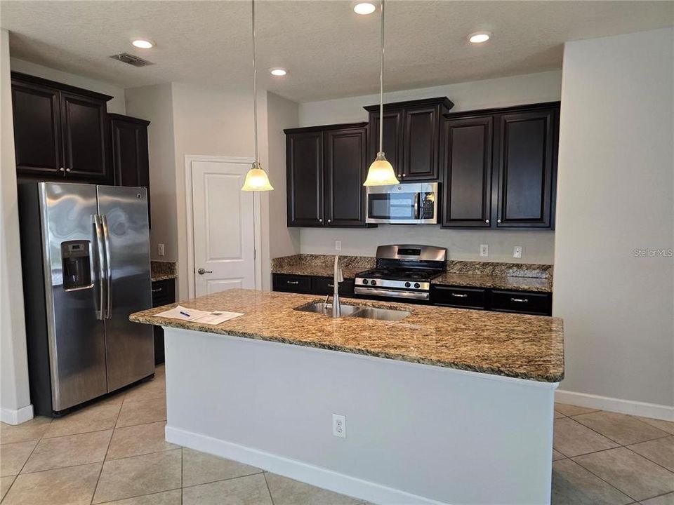 Active With Contract: $3,295 (5 beds, 3 baths, 2508 Square Feet)