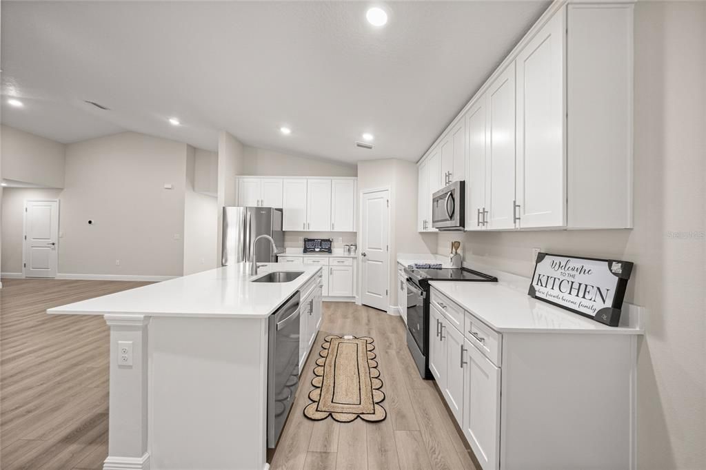 Под контрактом: $310,000 (2 спален, 2 ванн, 1810 Квадратных фут)