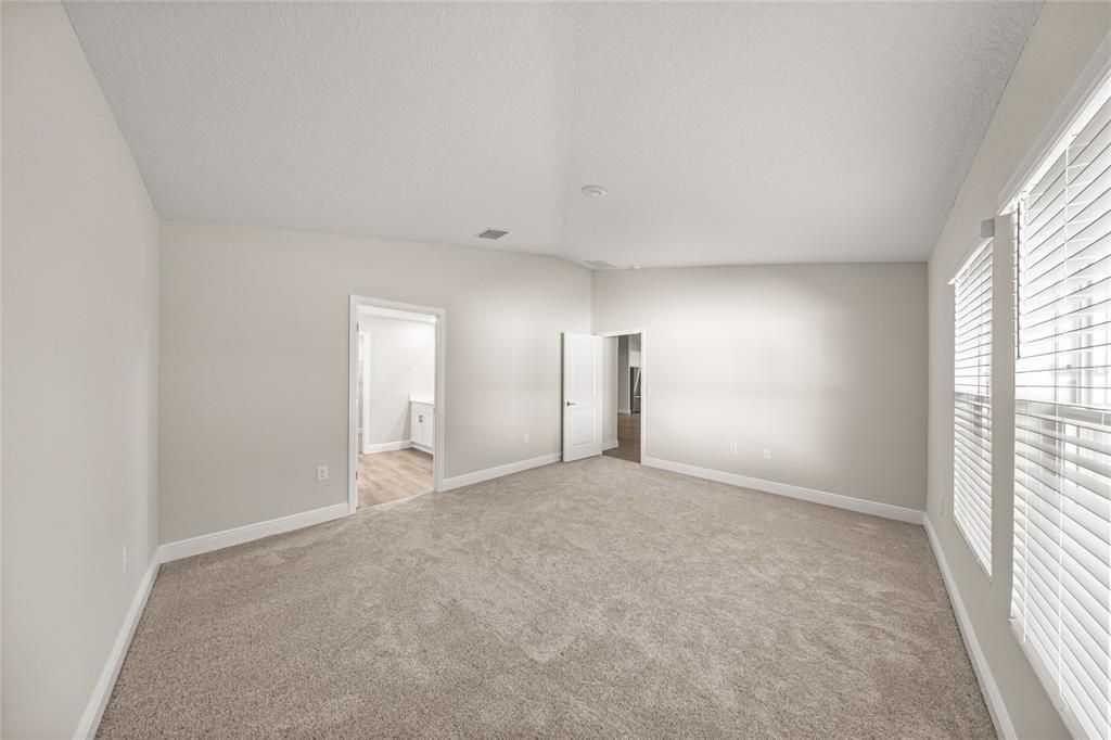 Под контрактом: $310,000 (2 спален, 2 ванн, 1810 Квадратных фут)