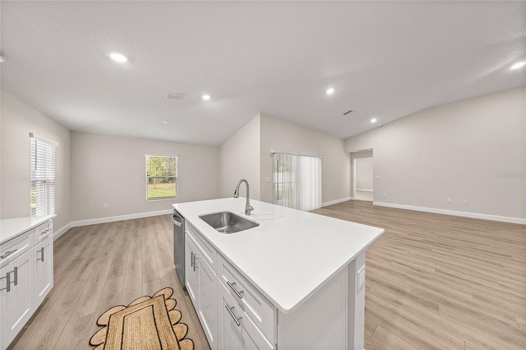 Под контрактом: $310,000 (2 спален, 2 ванн, 1810 Квадратных фут)