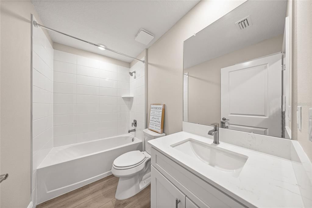 Под контрактом: $310,000 (2 спален, 2 ванн, 1810 Квадратных фут)