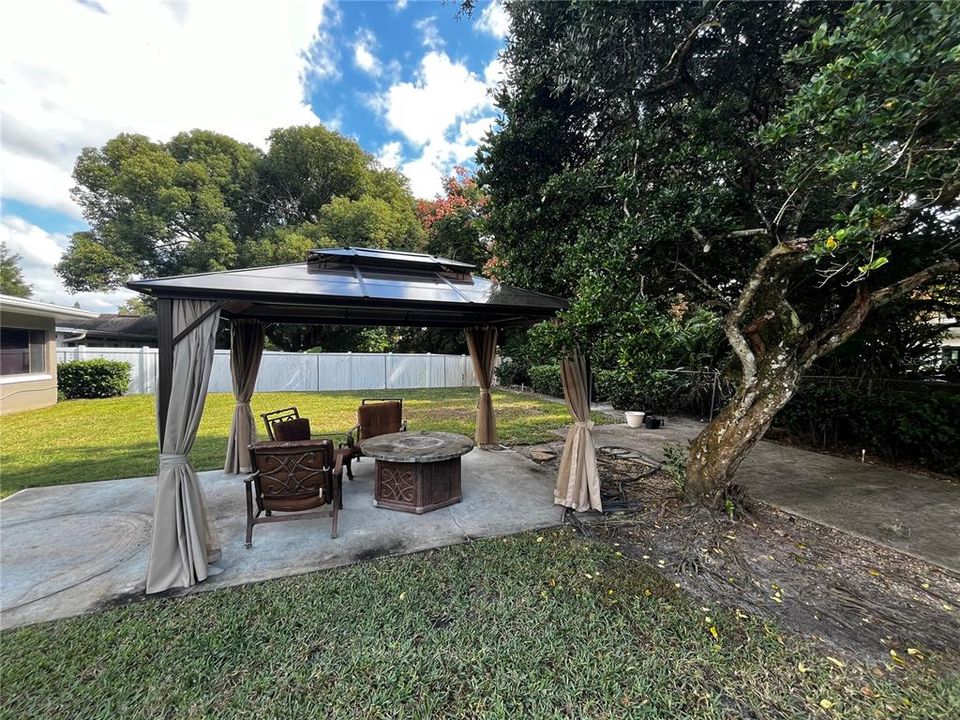 Active With Contract: $3,100 (3 beds, 2 baths, 1863 Square Feet)