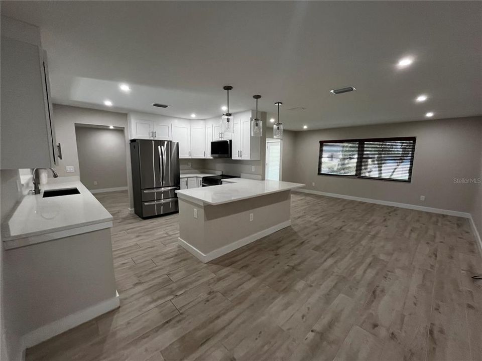 Active With Contract: $3,100 (3 beds, 2 baths, 1863 Square Feet)