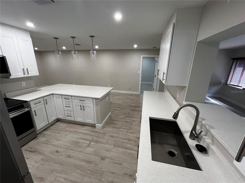 Active With Contract: $3,100 (3 beds, 2 baths, 1863 Square Feet)