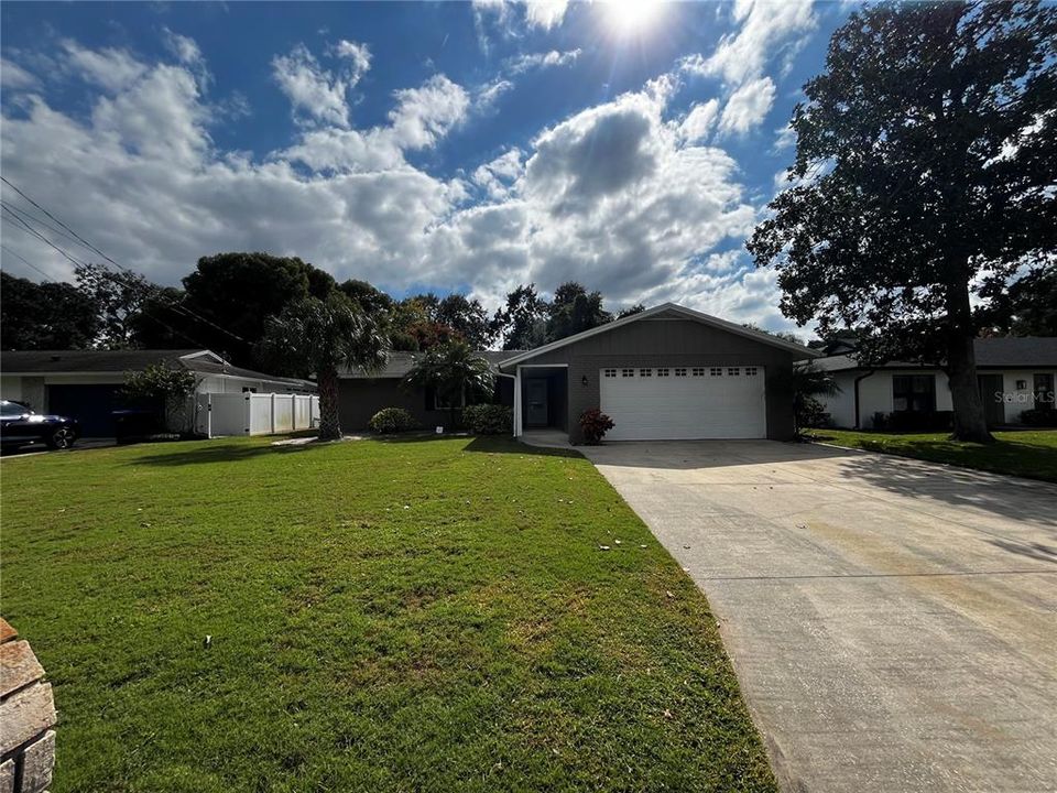 Active With Contract: $3,100 (3 beds, 2 baths, 1863 Square Feet)