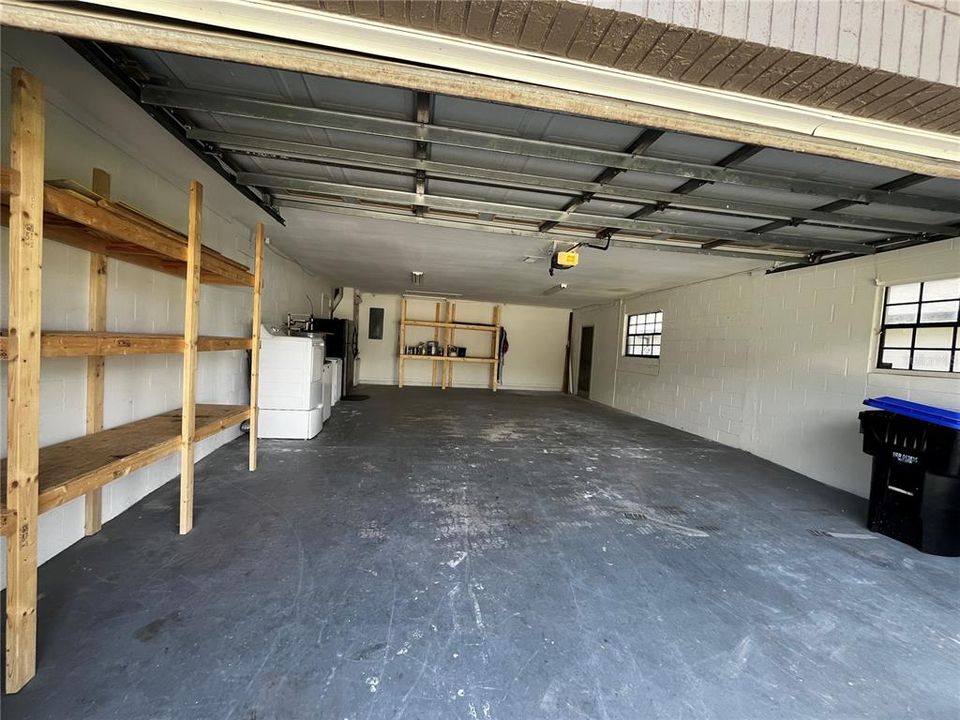 Active With Contract: $3,100 (3 beds, 2 baths, 1863 Square Feet)