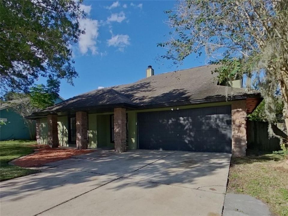 Recently Rented: $2,449 (4 beds, 2 baths, 2235 Square Feet)