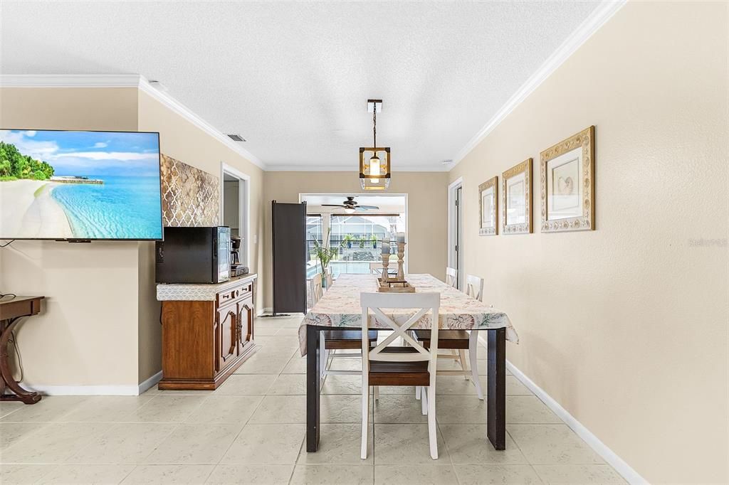 Под контрактом: $344,000 (3 спален, 2 ванн, 1729 Квадратных фут)