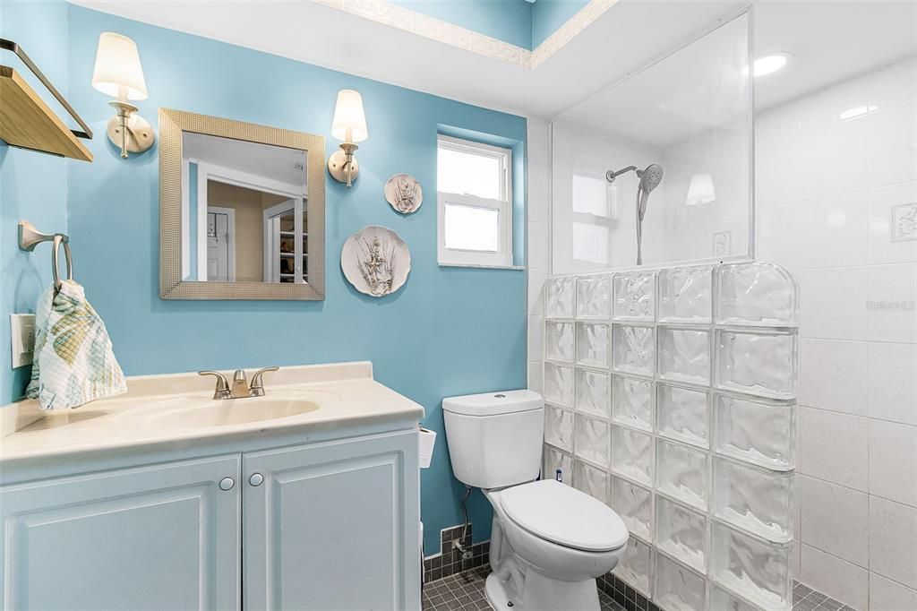 Под контрактом: $344,000 (3 спален, 2 ванн, 1729 Квадратных фут)