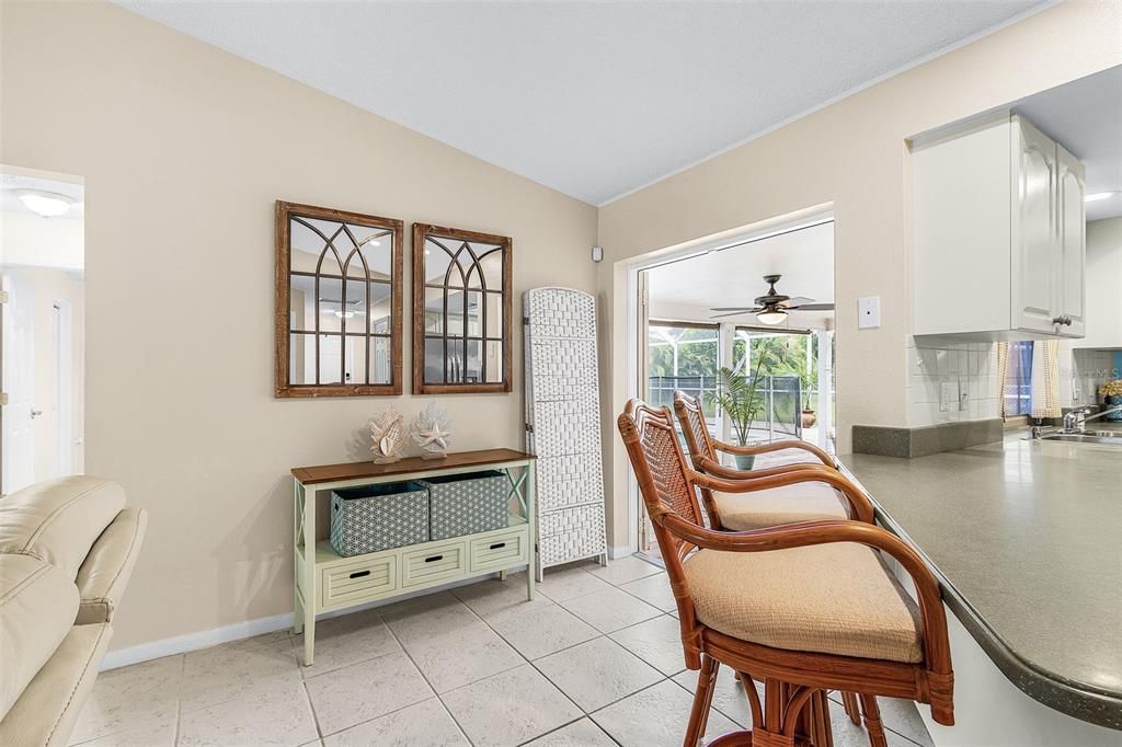 Под контрактом: $344,000 (3 спален, 2 ванн, 1729 Квадратных фут)