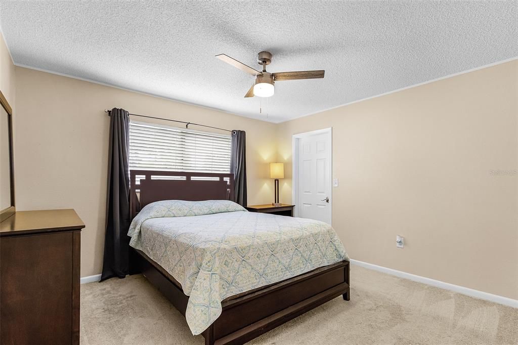 Под контрактом: $344,000 (3 спален, 2 ванн, 1729 Квадратных фут)