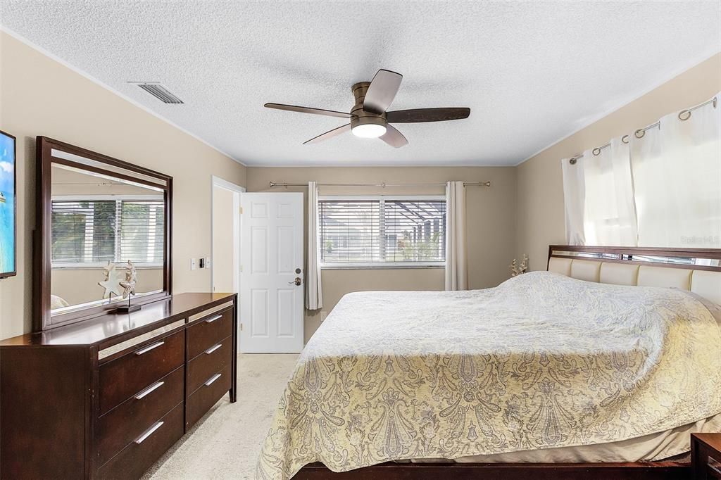 Под контрактом: $344,000 (3 спален, 2 ванн, 1729 Квадратных фут)